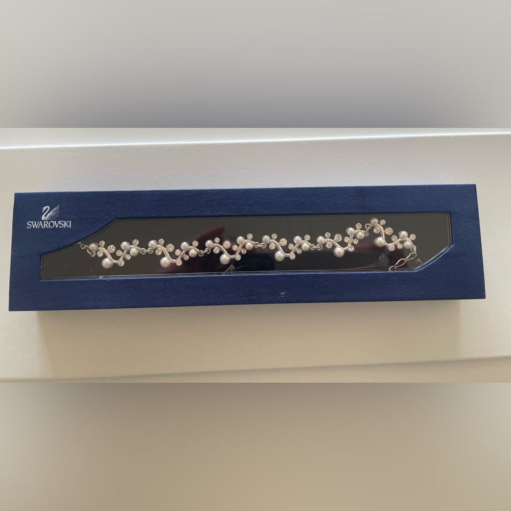 Swarovski diamond, pearl silver bracelet.